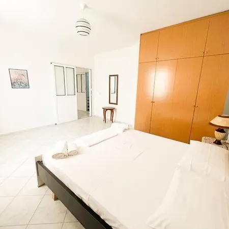 Διαμέρισμα Garden Apt-1